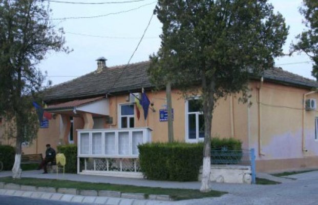 Consiliul Judeţean peticeşte 
